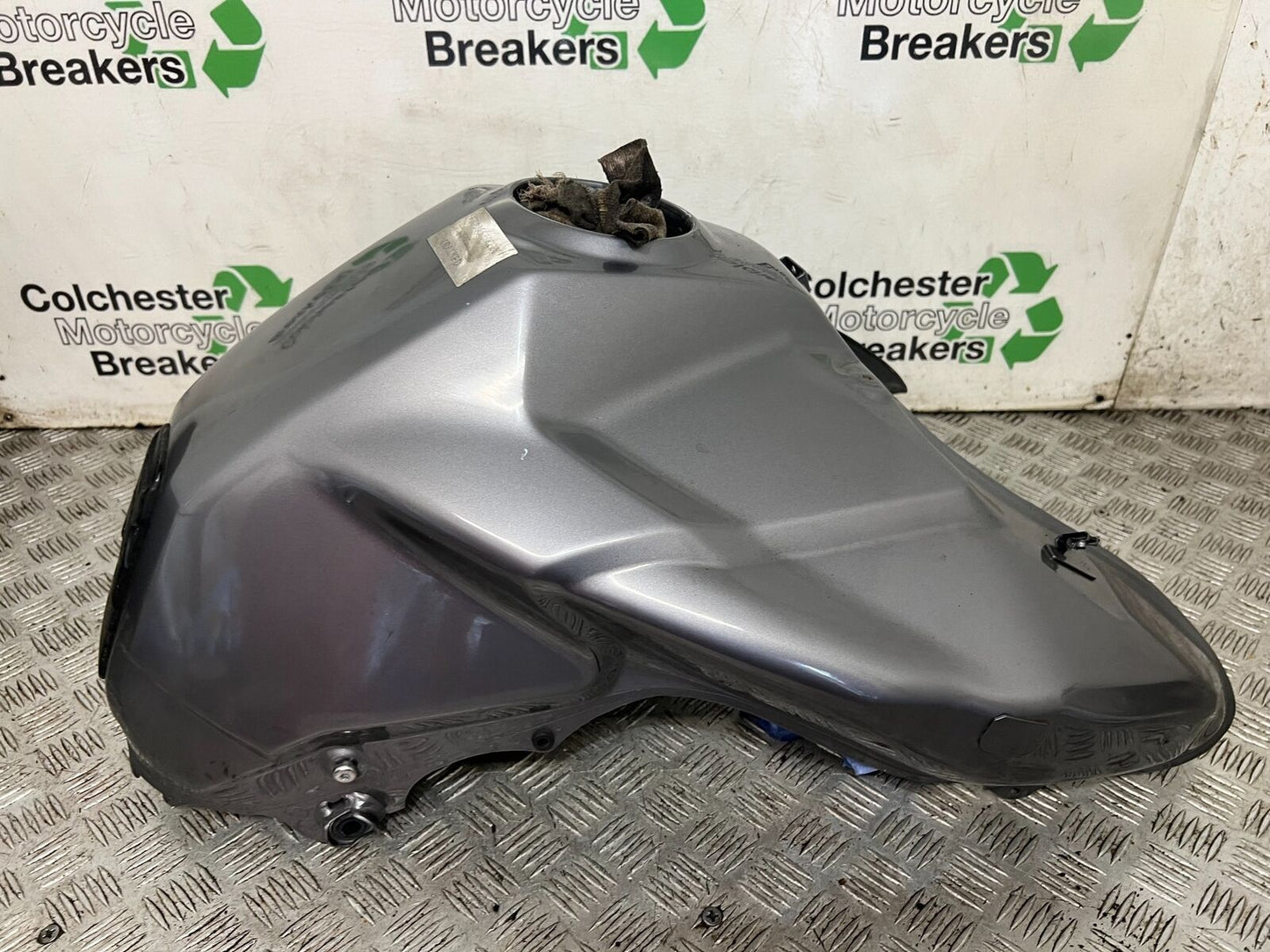 TRIUMPH TIGER 1200 EXPLORER PETROL FUEL TANK YEAR 2012-2015 (STOCK 901)