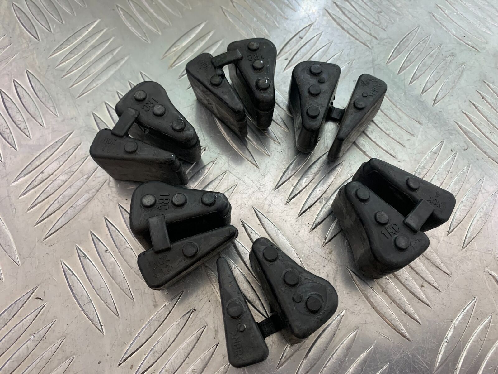 YAMAHA MT09 MT-09 CUSH DRIVE RUBBERS   YEAR 2013-2016  (STOCK 997)