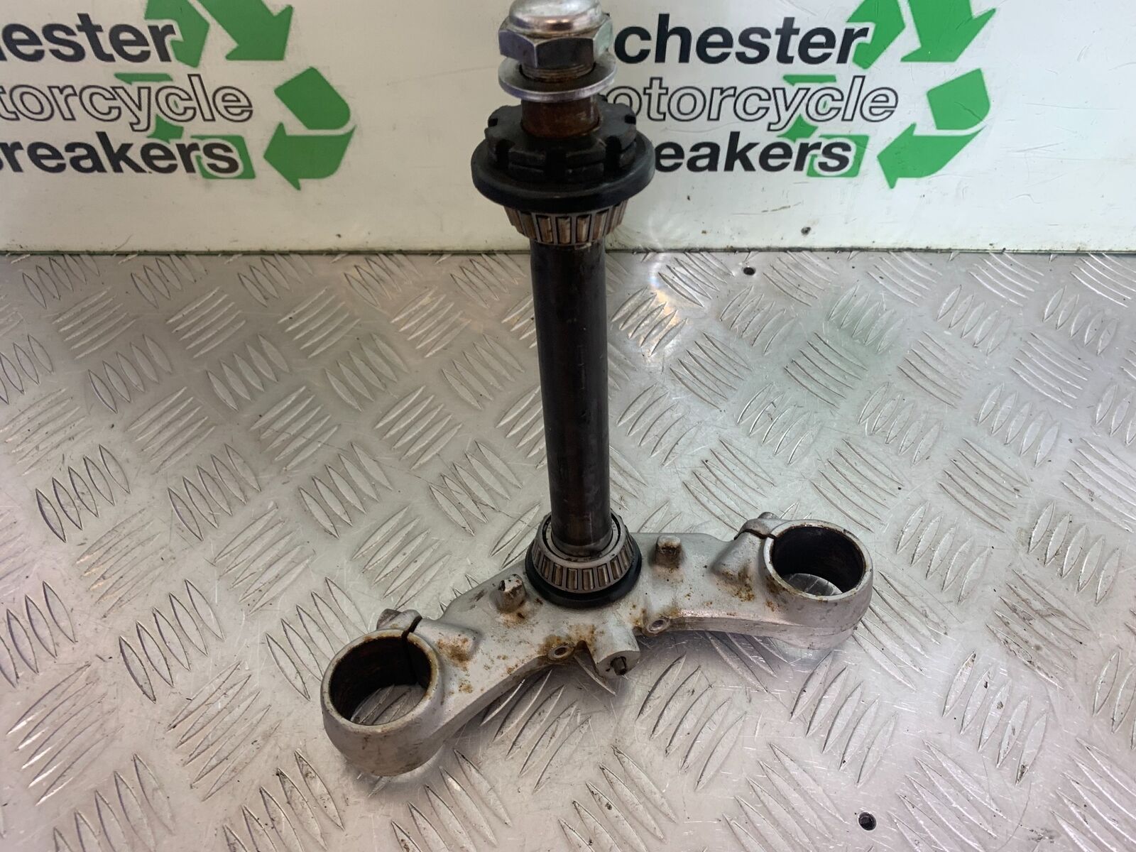 KAWASAKI Z750 ZR750 ZR-7S BOTTOM YOKE  YEAR 1999-05 (CMB1135)