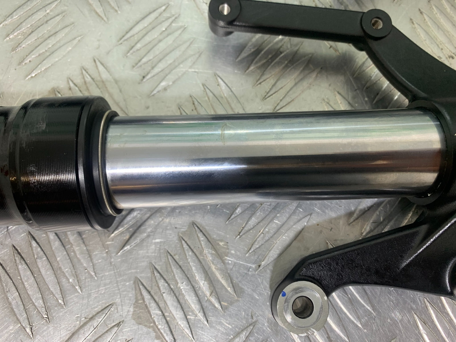 TRIUMPH TRIDENT 660 FORKS  YEAR 2021-2024 (CMB1148)