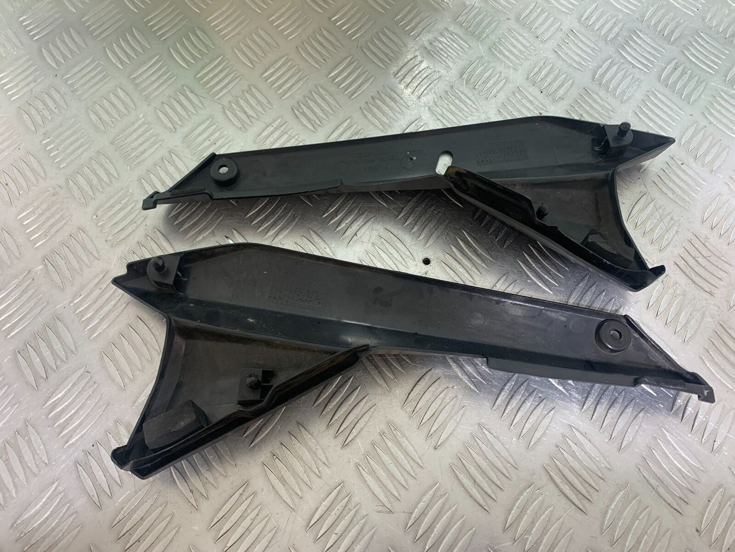 SUZUKI GSF1250 GSF 1250 BANDIT LEFT & RIGHT SIDE PANELS YEAR 2007-2011 (CMB1125)