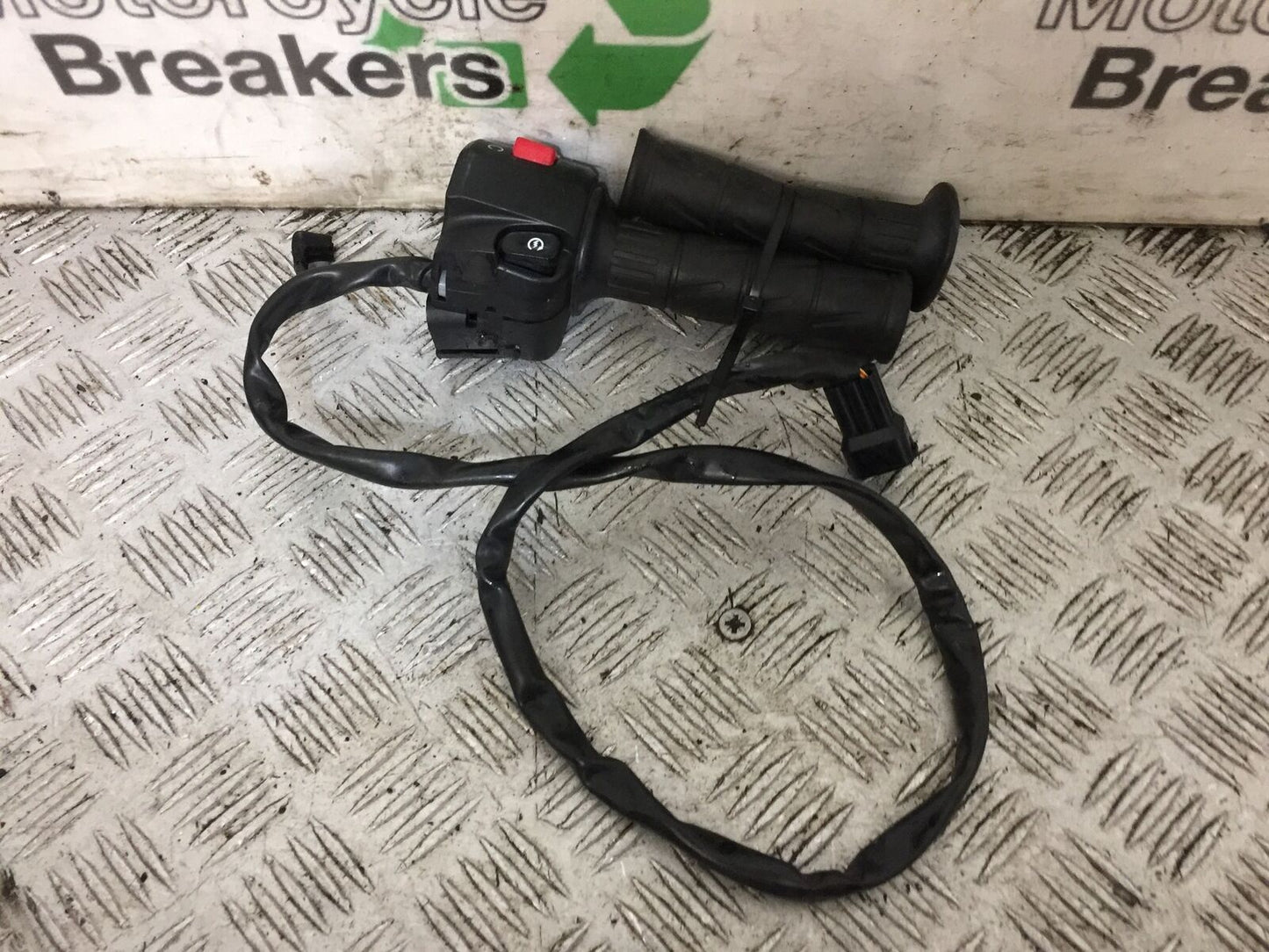 KAWASAKI VN 650 VULCAN RIGHT SWITCH GEAR  YEAR 2017-2021 (STOCK 811)