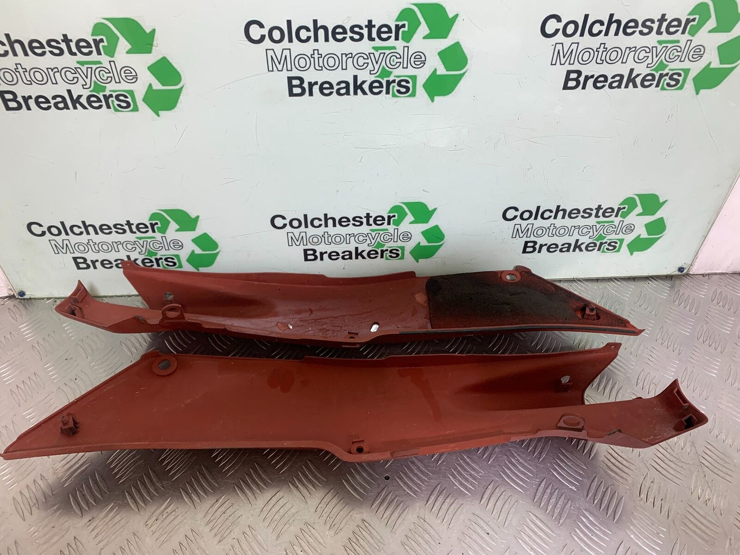 HONDA VFR750 VFR 750 FL-M-N-P LEFT & RIGHT SEAT PANELS YEAR 1990-93 (CMB1093)