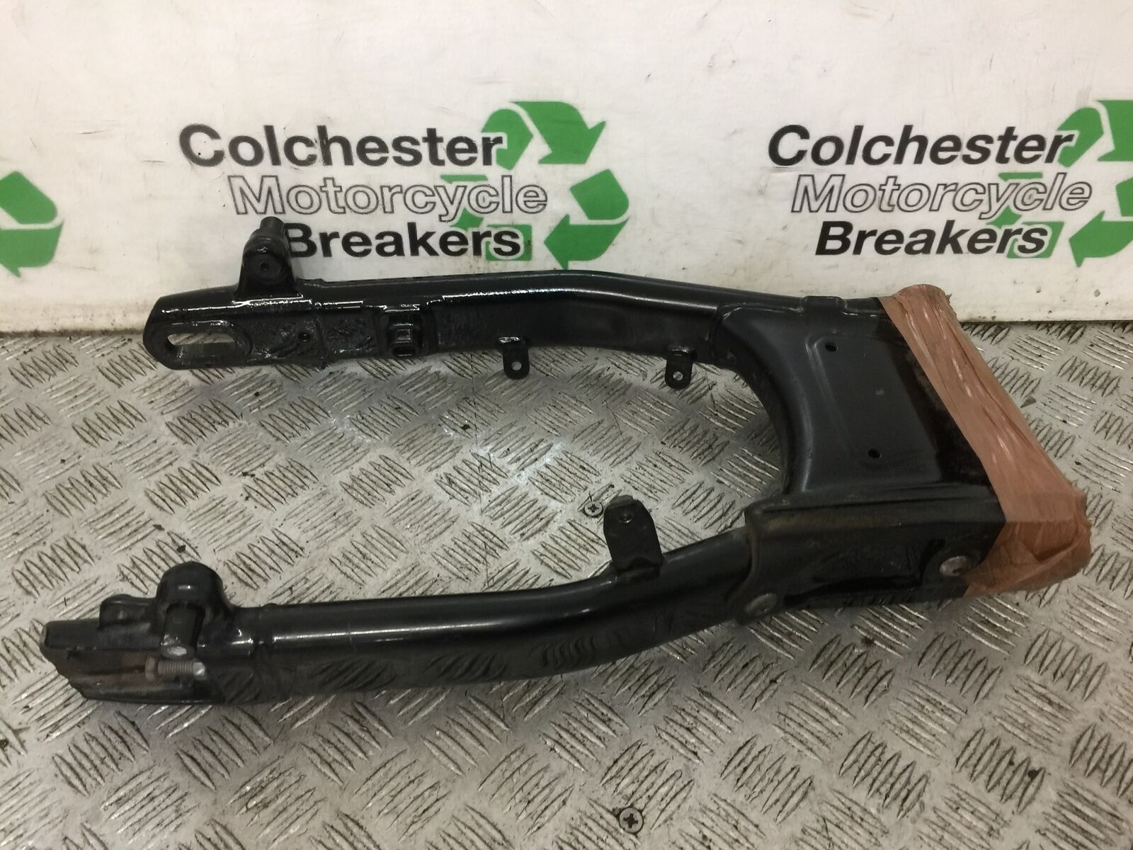 TRIUMPH 900 STREET SCRAMBLER SWINGARM  YEAR 2018  (STOCK 896)