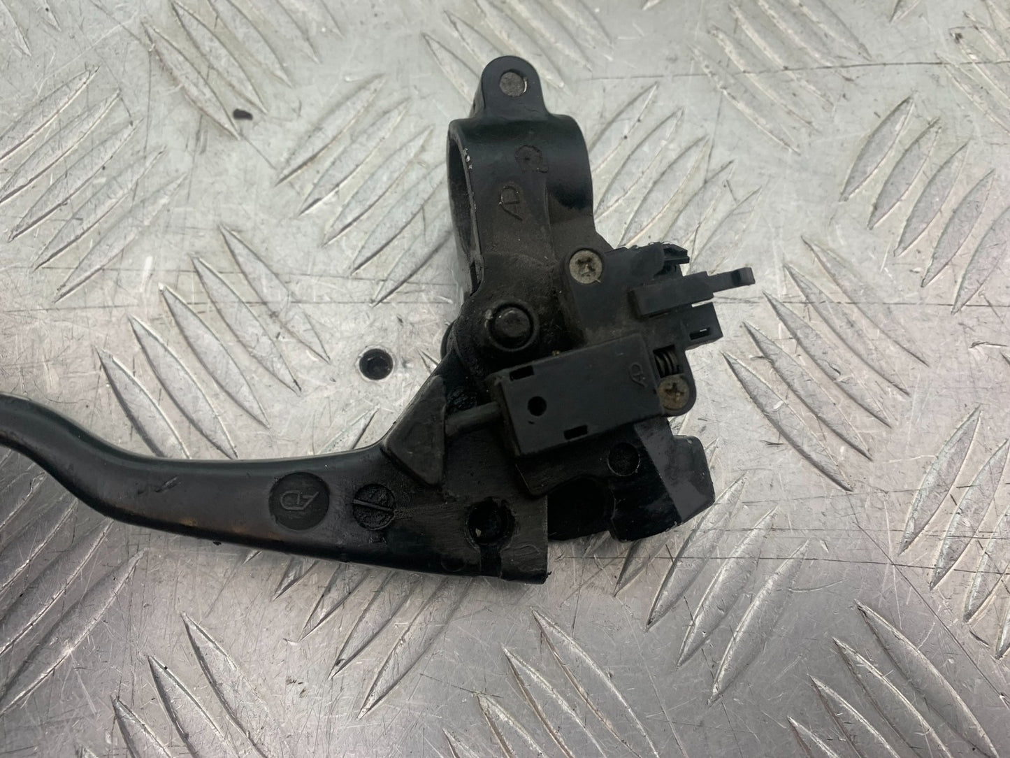 KAWASAKI GPZ600 GPZ 600 CLUTCH LEVER AND BRACKET   YEAR 1988-90 (CMB1258)