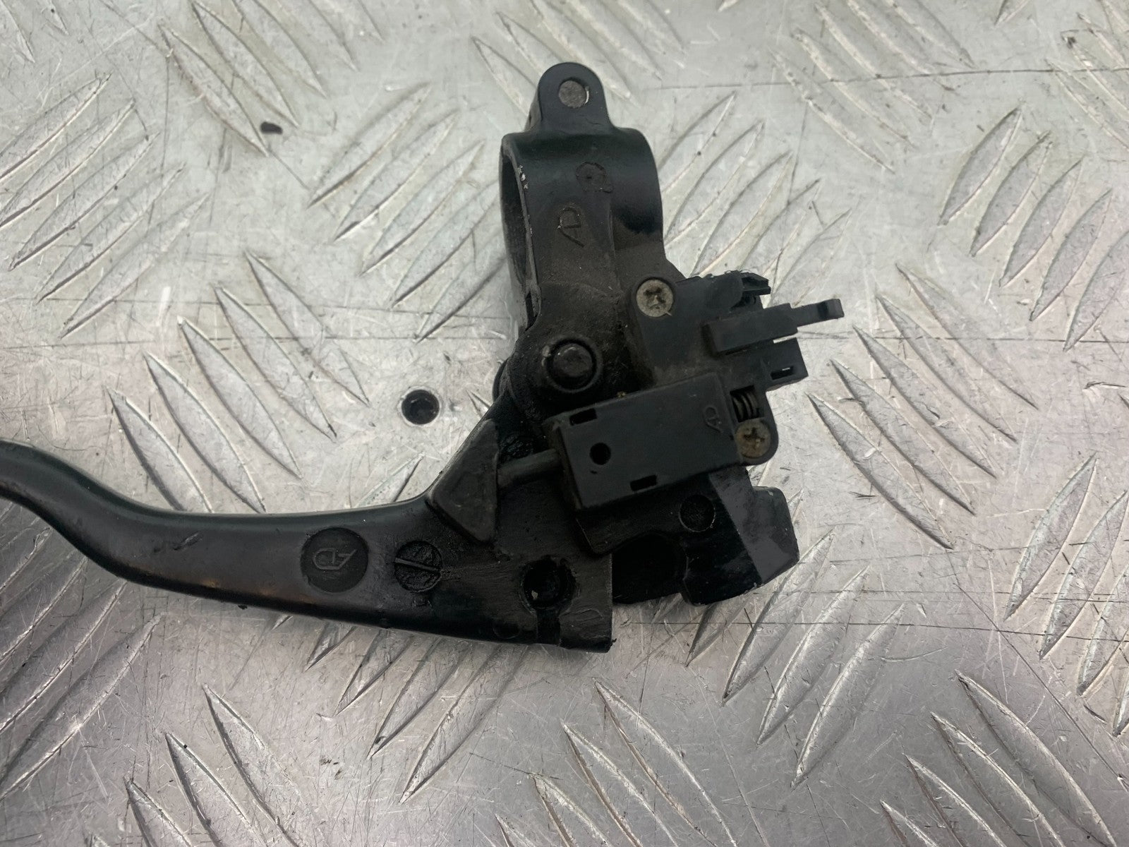 KAWASAKI GPZ600 GPZ 600 CLUTCH LEVER AND BRACKET   YEAR 1988-90 (CMB1258)