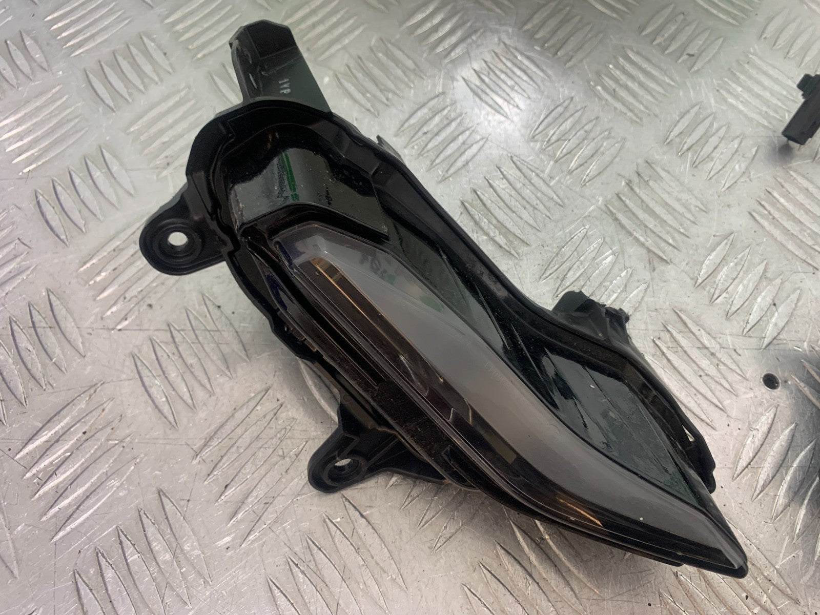 YAMAHA YZF R7 HEADLIGHTS  YEAR 2022-2025 (CMB1255)