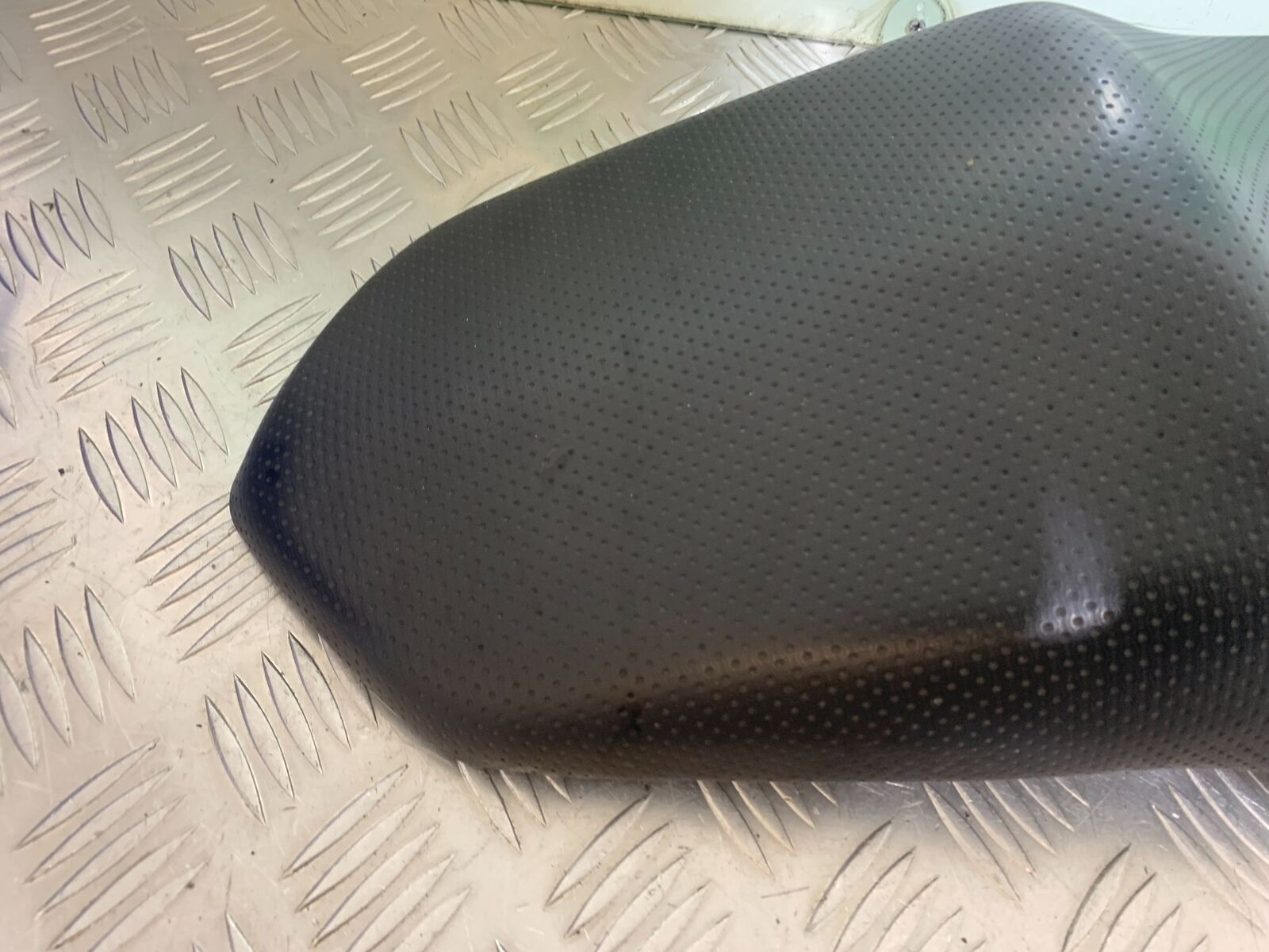 YAMAHA XJ6 XJ6-S SEAT  YEAR 2009-2015  (CMB1070)