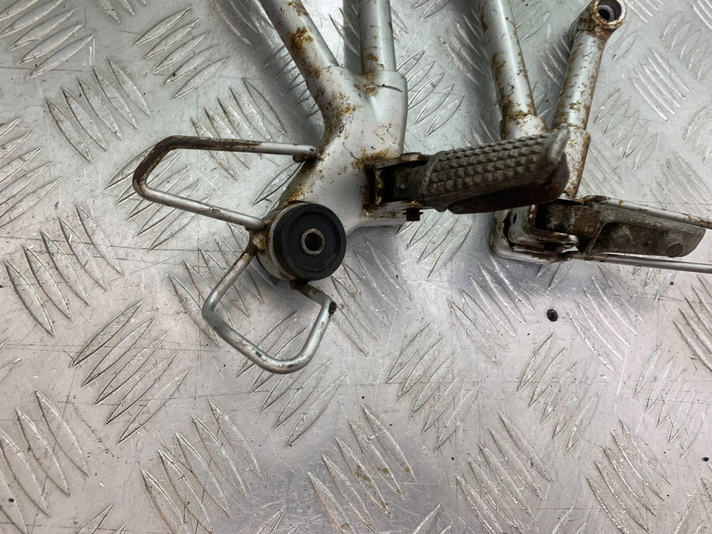 SUZUKI GSF600 GSF 600 BANDIT REAR HANGERS  2000-2004 (CMB1269)