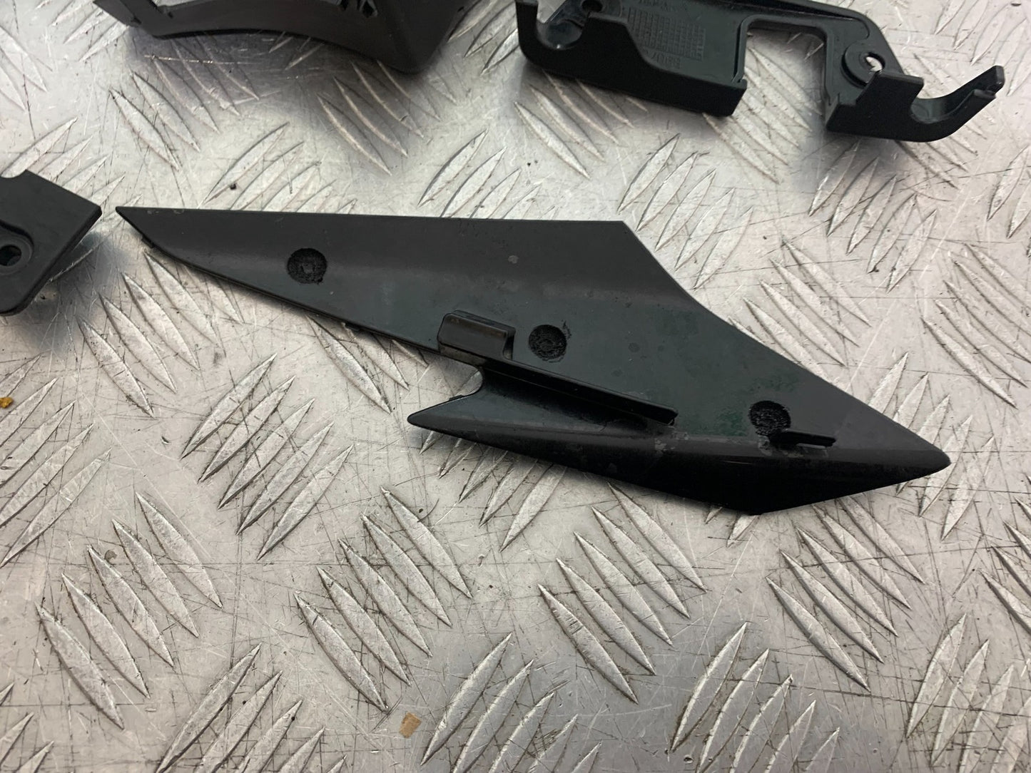 APRILIA TUONO 1000 V4R INFILL PANELS   YEAR 2011-13  (CMB1316)