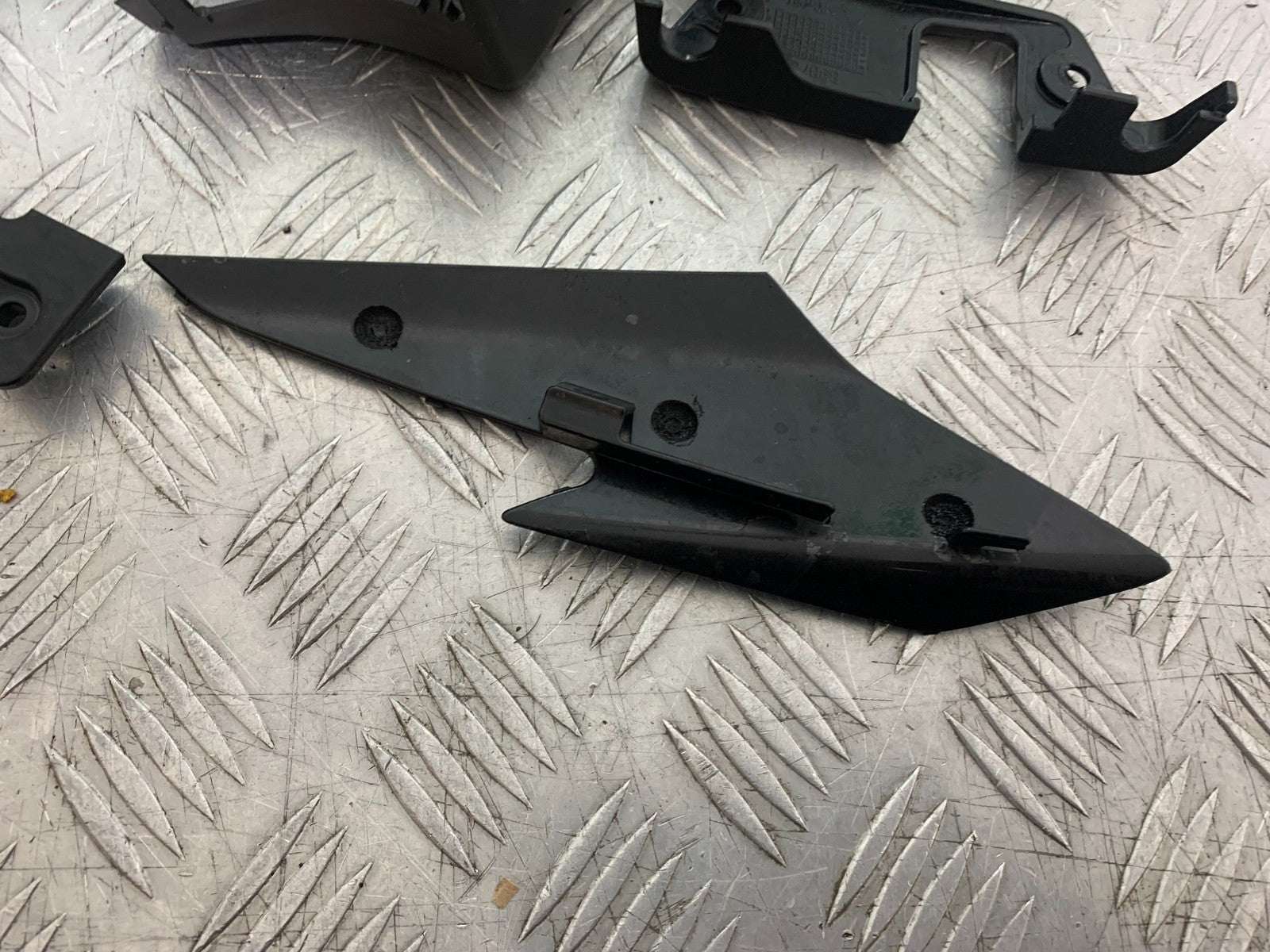 APRILIA TUONO 1000 V4R INFILL PANELS   YEAR 2011-13  (CMB1316)