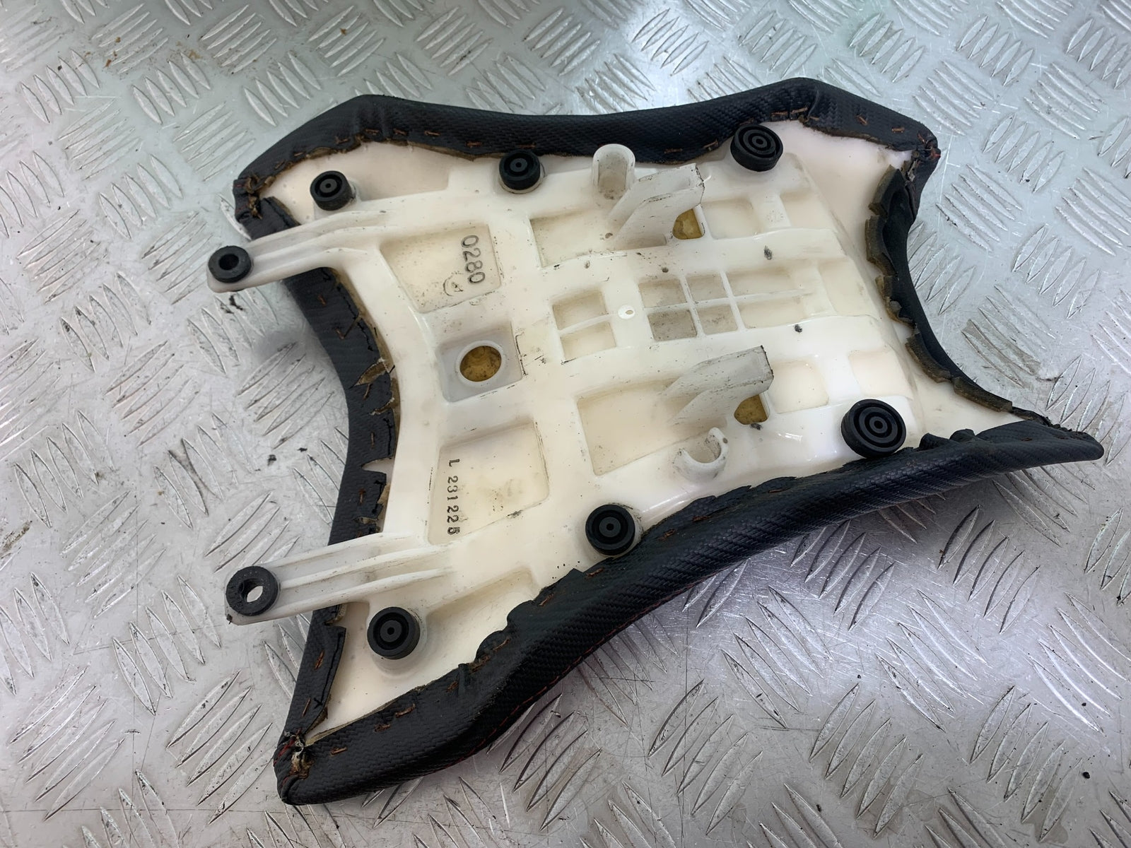 KAWASAKI ZX10R ZX 10R FRONT SEAT   YEAR 2011-2015 (CMB1154)