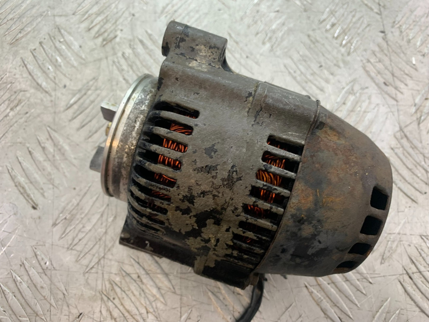 TRIUMPH TROPHY 900 ALTERNATOR  YEAR 1991-95 (CMB1251)