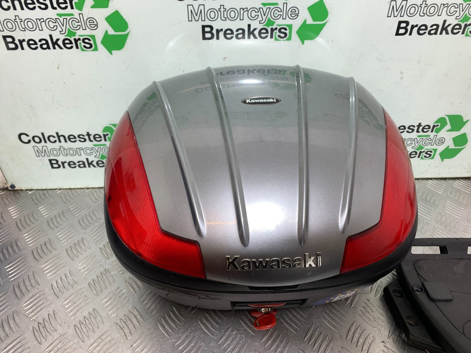 KAWASAKI GTR1400 GTR 1400 TOP BOX PLATE AND KEY YEAR 2007-2009 (CMB1306)
