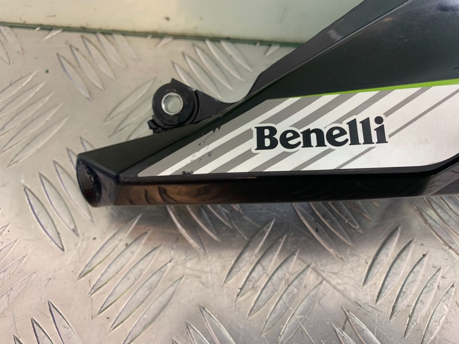 BENELLI TORNADO TNT 125 LEFT SEAT PANEL YEAR 2024 (CMB1090)