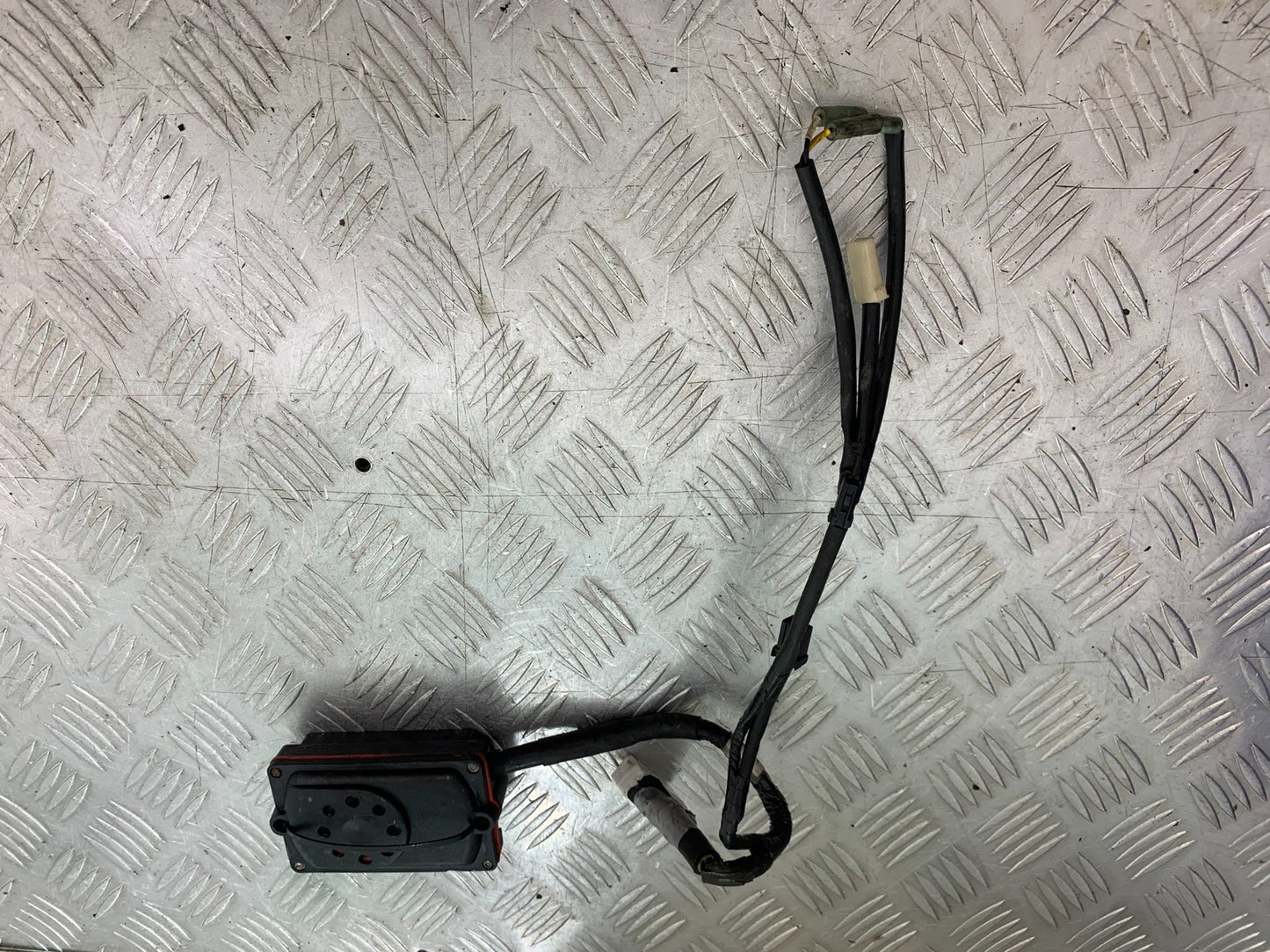 TRIUMPH 955i DAYTONA ALARM YEAR 2002-2006 (CMB1229)
