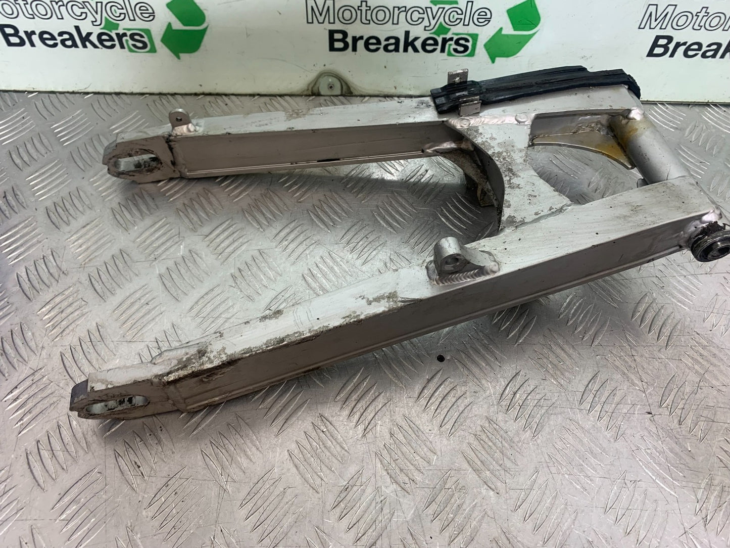 KAWASAKI GPZ600 GPZ 600 SWINGARM YEAR 1988-90 (CMB1258)