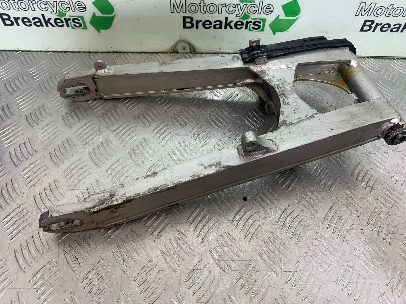 KAWASAKI GPZ600 GPZ 600 SWINGARM YEAR 1988-90 (CMB1258)