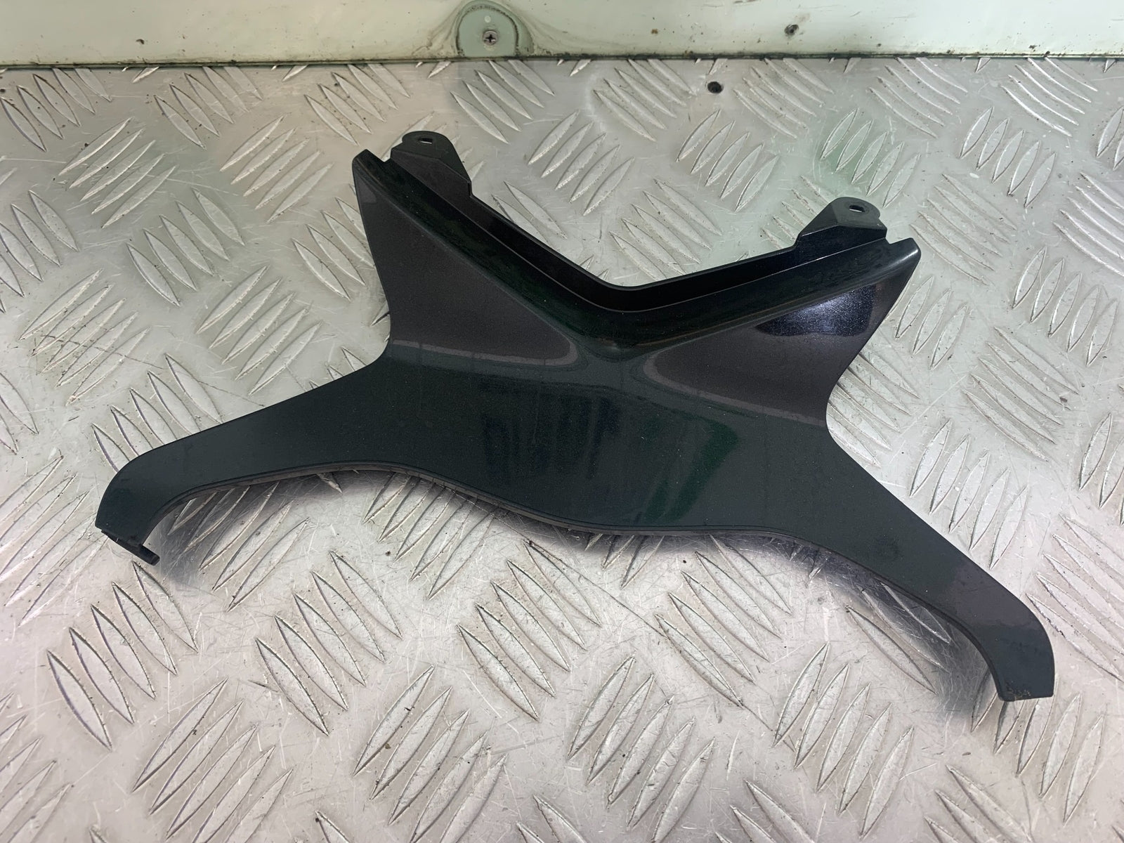 KAWASAKI ZX6R SEAT PANEL JOINER INFILL  YEAR 2009-2012 (CMB1136)
