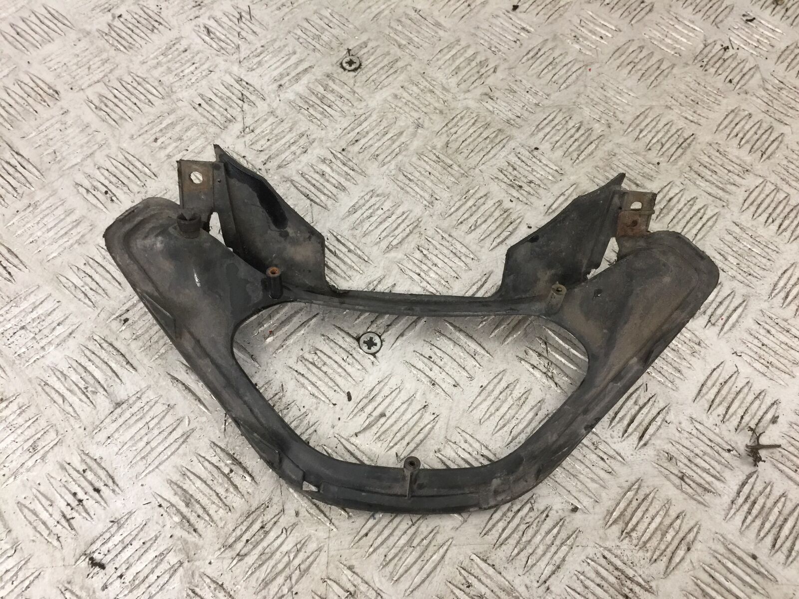 SUZUKI GSF600 GSF 600 BANDIT REAR LIGHT SURROUND  YEAR 1997 (STOCK 872)
