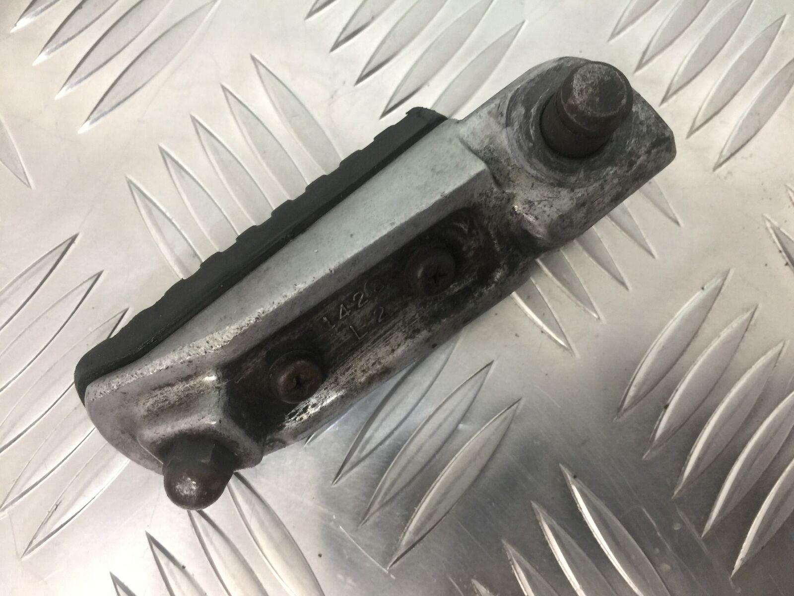 KAWASAKI ZX12R ZX12 R FRONT LEFT FOOTPEG  YEAR 2000 (STOCK 913)