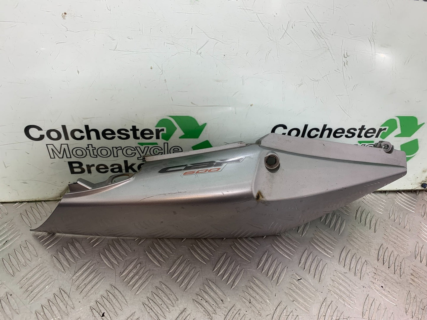 HONDA CBF600 CBF 600 RIGHT SEAT PANEL  YEAR 2004-07  (CMB1305)