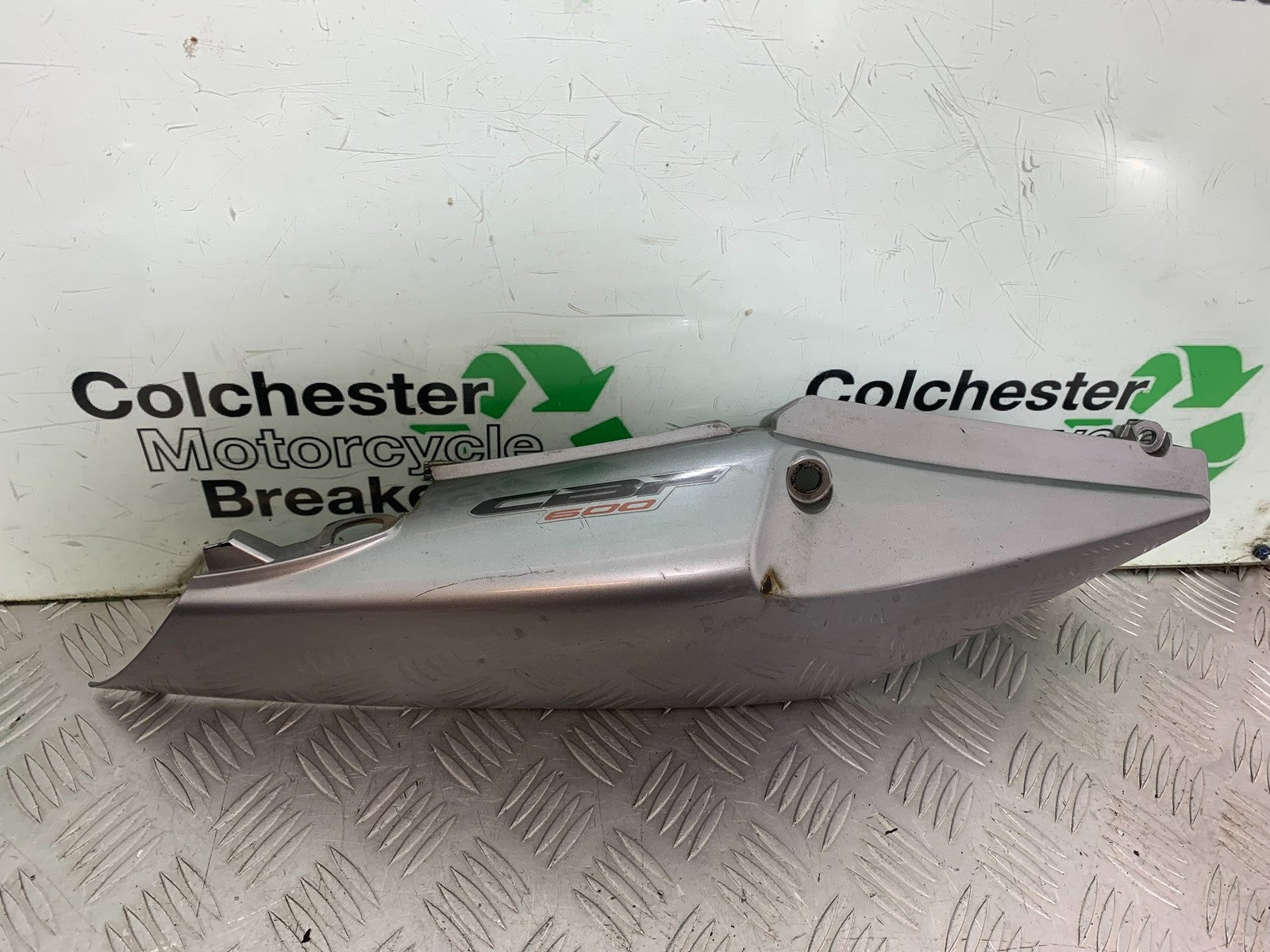 HONDA CBF600 CBF 600 RIGHT SEAT PANEL  YEAR 2004-07  (CMB1305)