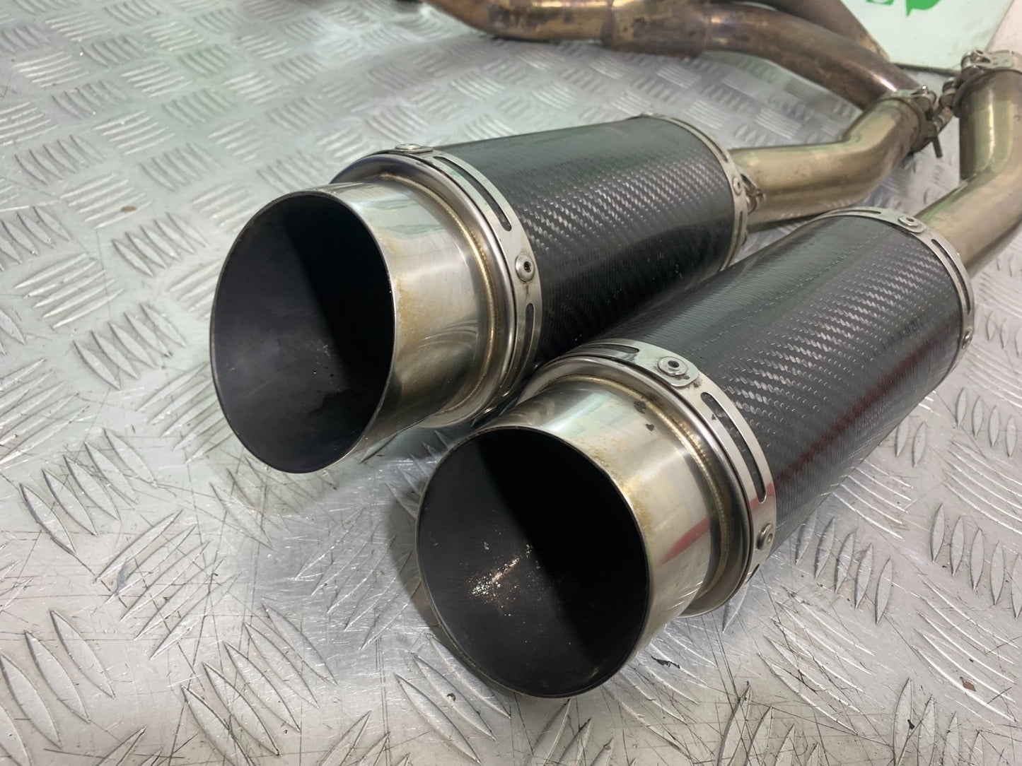 YAMAHA YZF R1 4C8 DELKEVIC CARBON SILENCERS & LINK PIPE  YEAR 2007-08 (CMB1237)