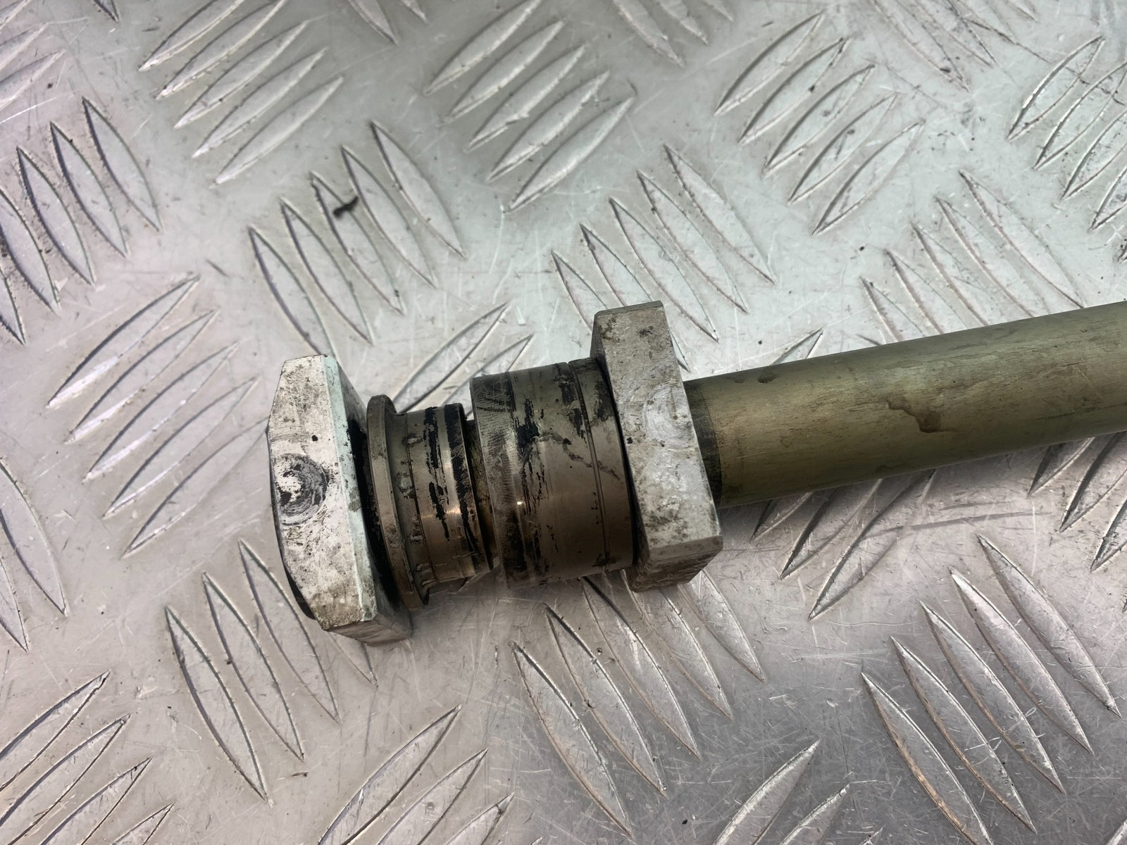KAWASAKI ZX6R REAR WHEEL SPINDLE  YEAR 2009-2012 (CMB1136)