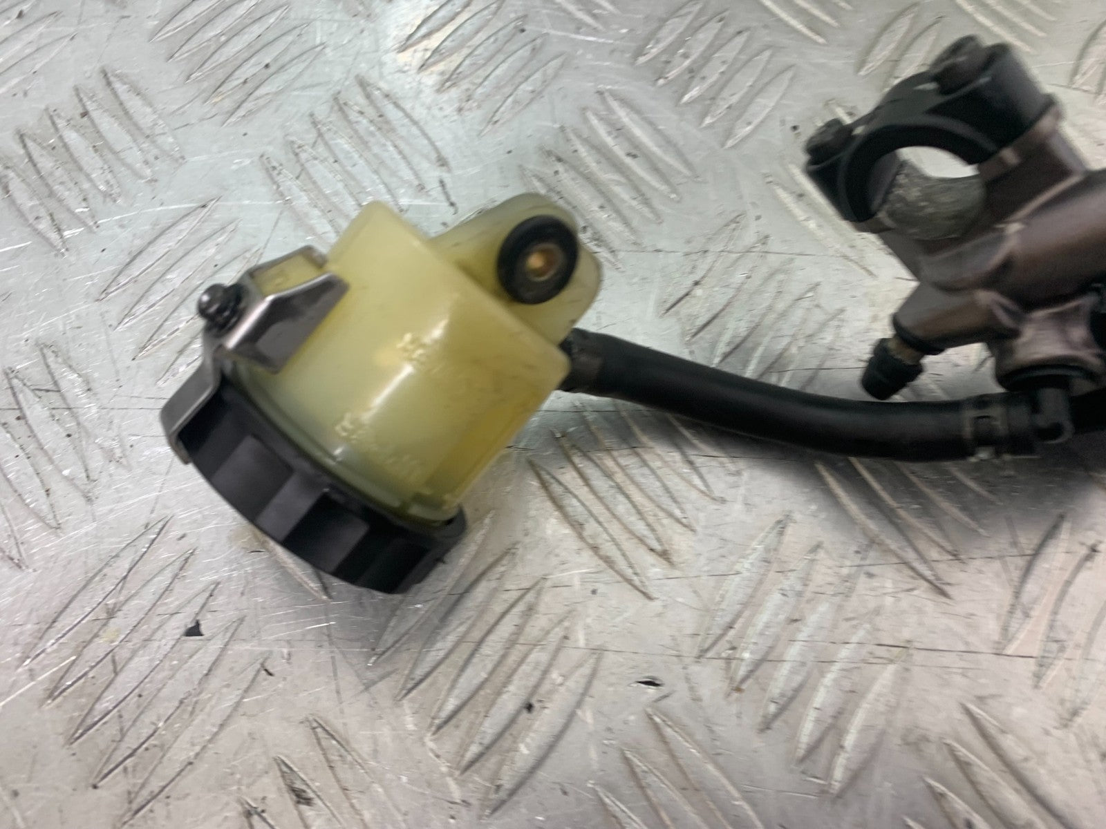 YAMAHA YZF R1 4C8 FRONT MASTER CYLINDER YEAR 2007-2008 (CMB1237)