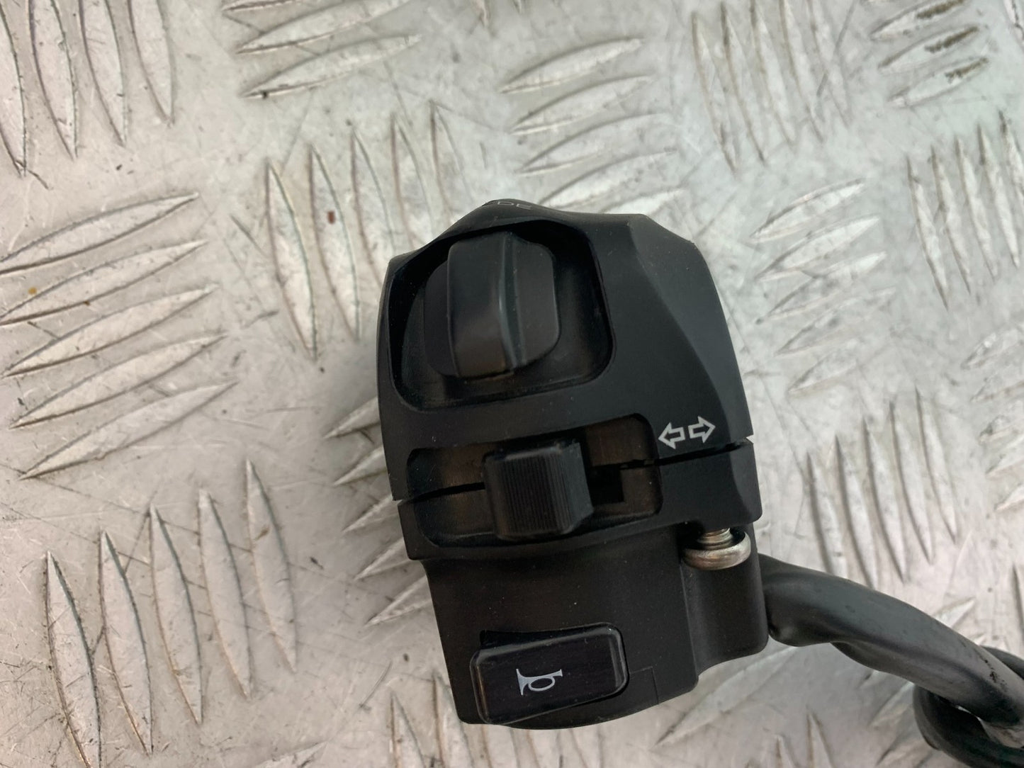 APRILIA TUONO 1000 V4R LEFT SWITCH GEAR YEAR 2011-13  (CMB1316)
