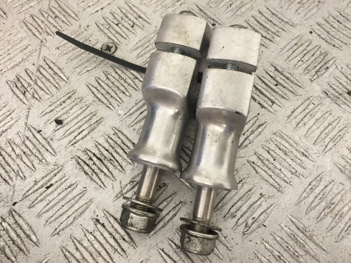 HONDA VTX1300 S BAR CLAMPS  YEAR 2004-09 (STOCK 749)