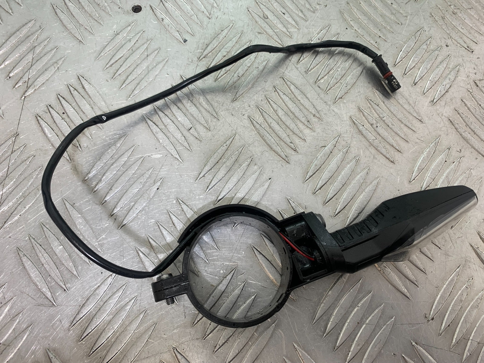 BMW M1000 R FRONT RIGHT INDICATOR YEAR 2023-2024 (CMB1140)