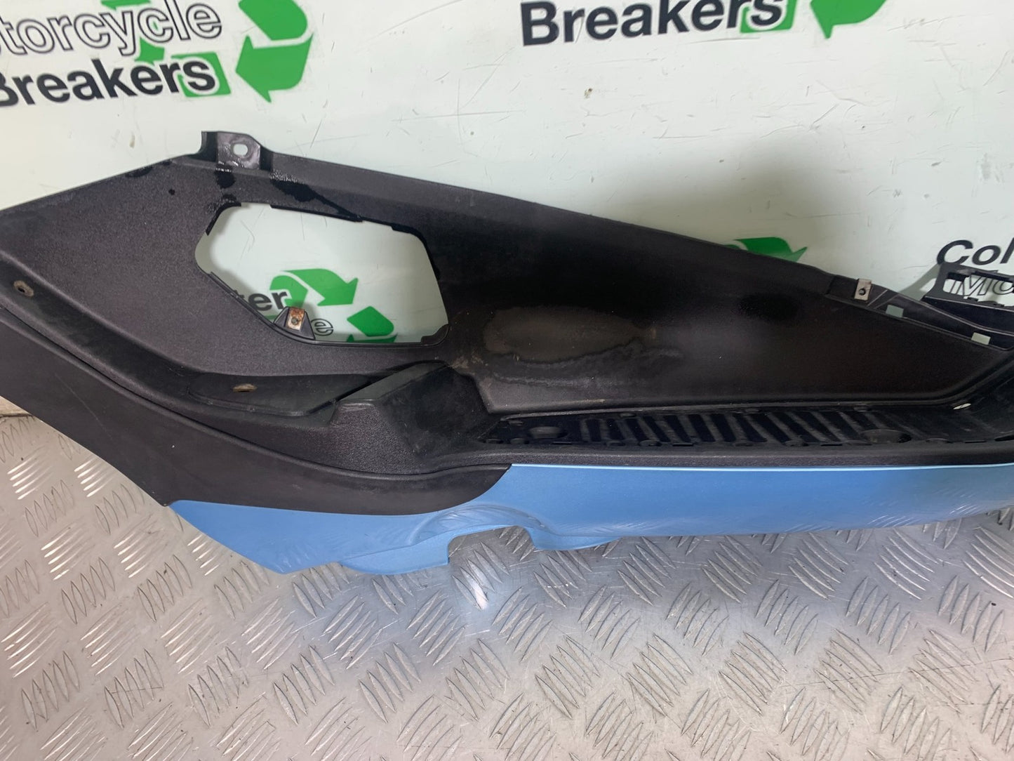PIAGGIO MP3 250 ie RIGHT FOOTBOARD YEAR 2007 (CMB1307)