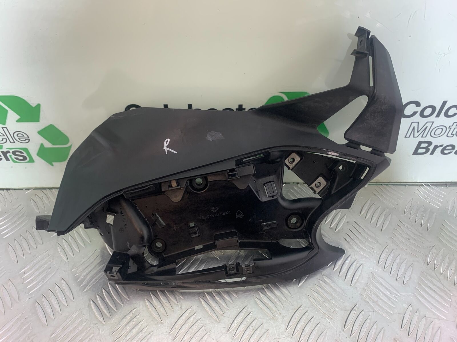 DUCATI 1199 PANIGALE RIGHT PLASTIC ENGINE INFILL COVER YEAR 2012-2014 (CMB1047)