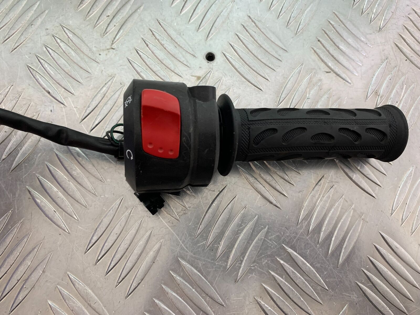SUZUKI GSX1250 GSX 1250 RIGHT  SWITCH GEAR YEAR 2013-2016  (CMB1013)