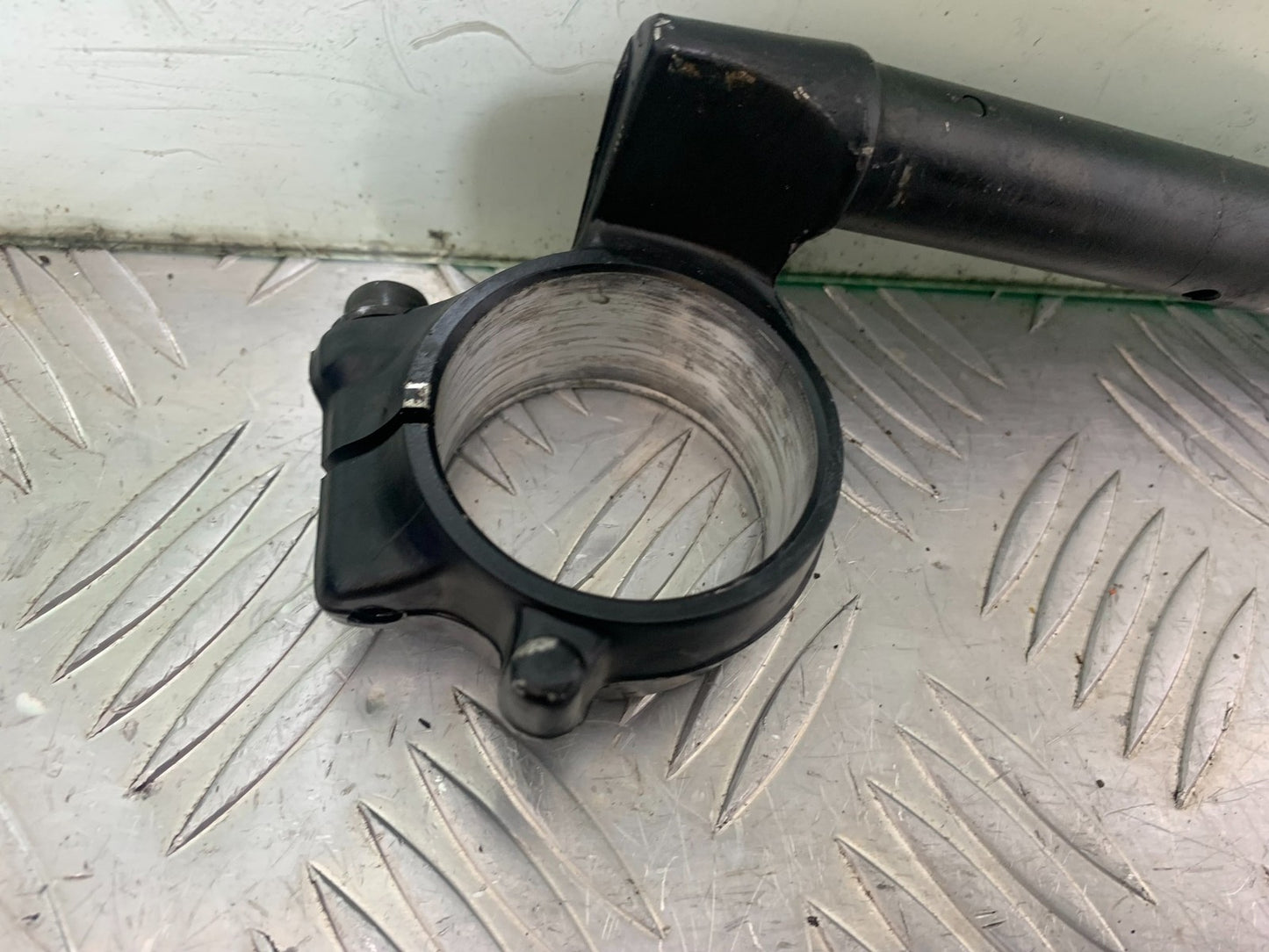 HONDA CBR1000 rr FIREBLADE RIGHT HANDLEBAR  YEAR 2006 (CMB1220)