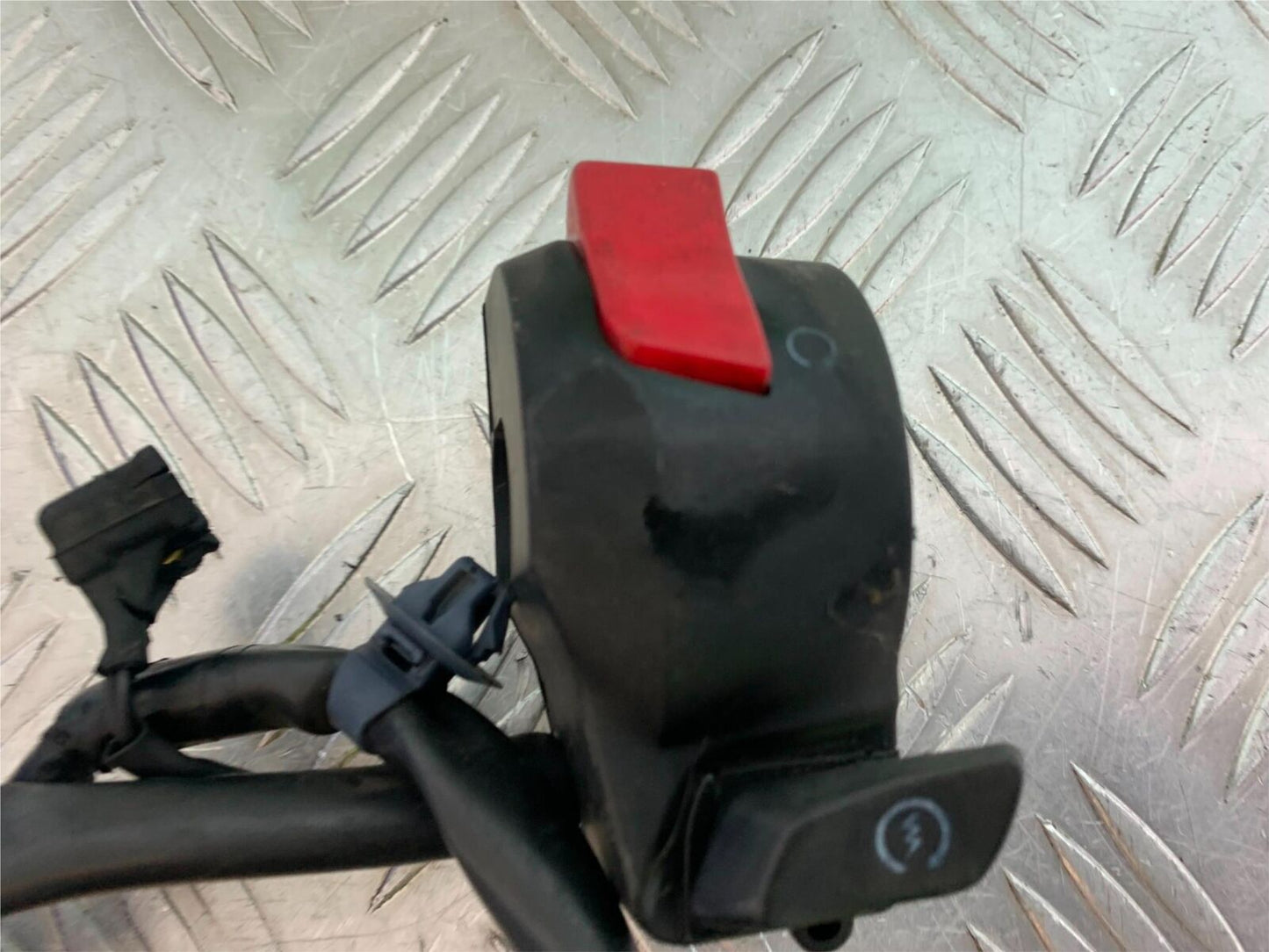 HONDA CB650F CB 650 FA-E RIGHT SWITCH GEAR    YEAR 2014-2017 (CMB1065)
