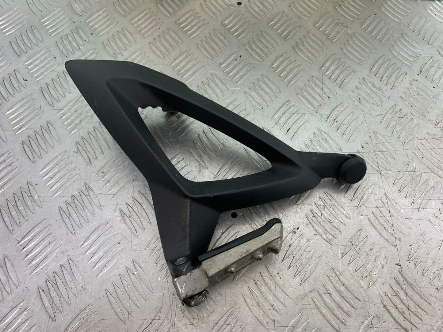 TRIUMPH 1050 SPRINT GT LEFT REAR HANGER AND PEG  YEAR 2010-2016 (CMB1250)
