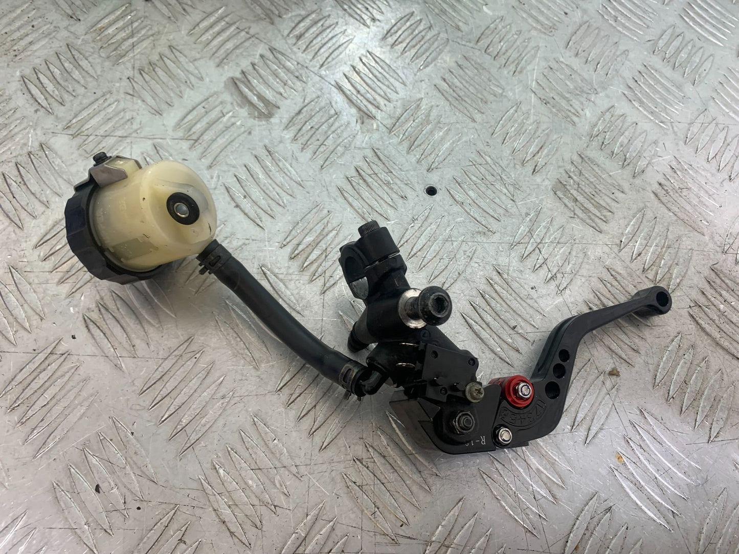 YAMAHA YZF R1 14 B BIG BANG FRONT BRAKE MASTER CYLINDER   2009-14 (CMB1175)