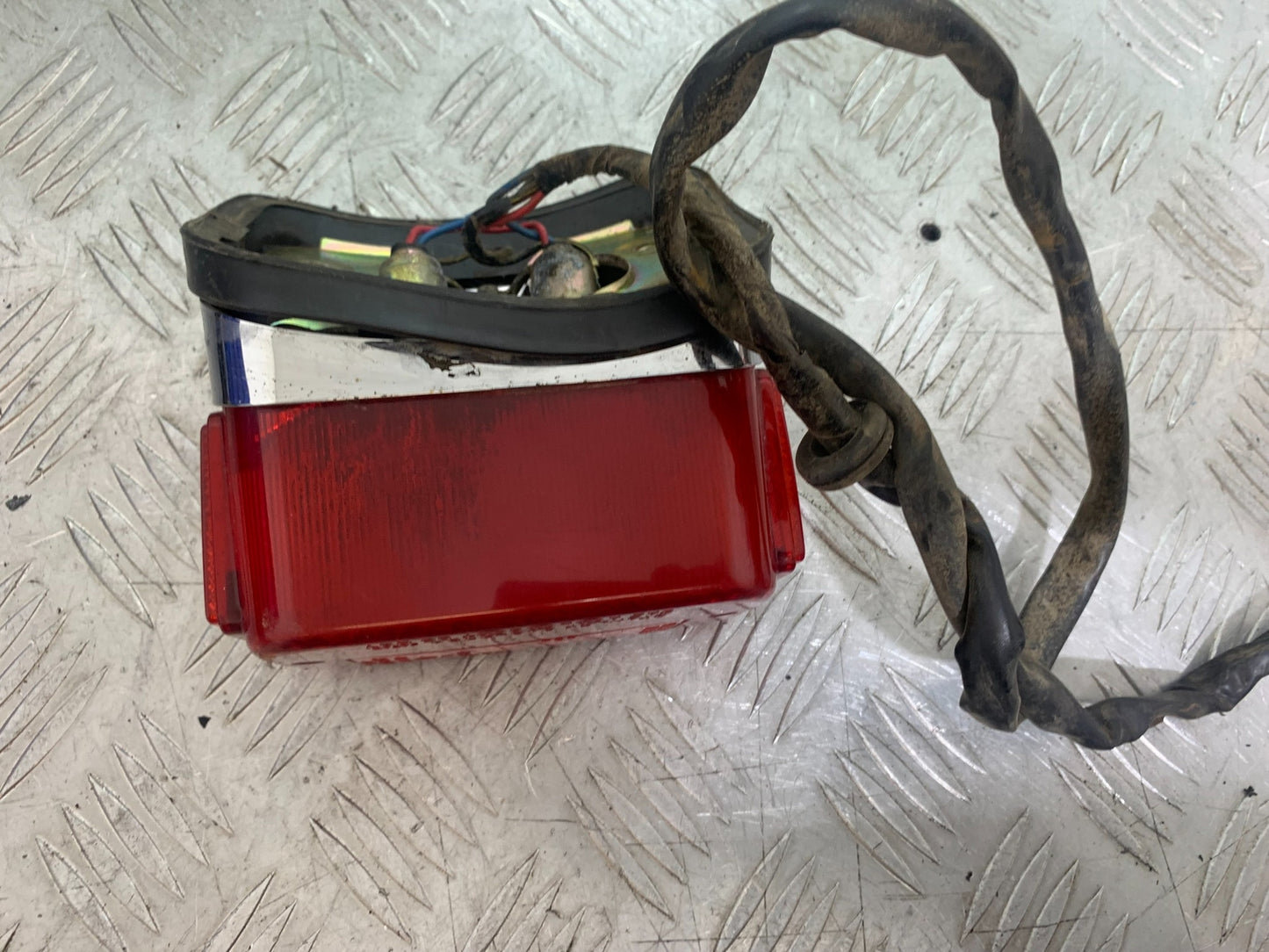 KAWASAKI VN1500 CLASSIC REAR LIGHT   YEAR 1999 -2006 (CMB1166)