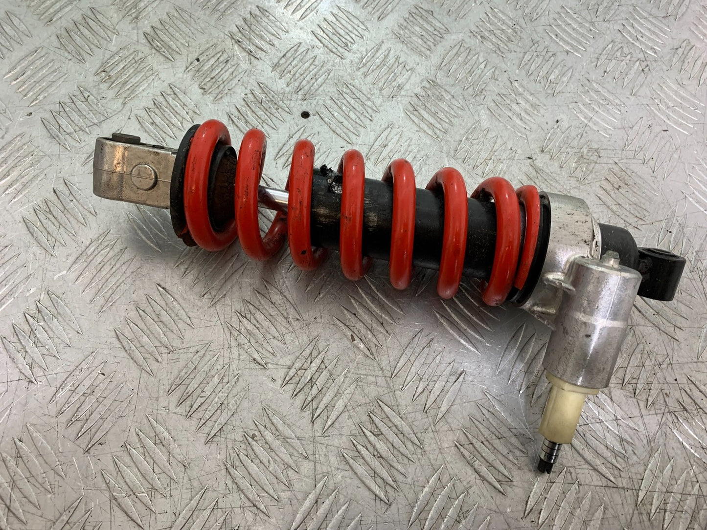 TRIUMPH 955I SPRINT RS REAR SHOCK  YEAR 1999-03 (CMB1313)
