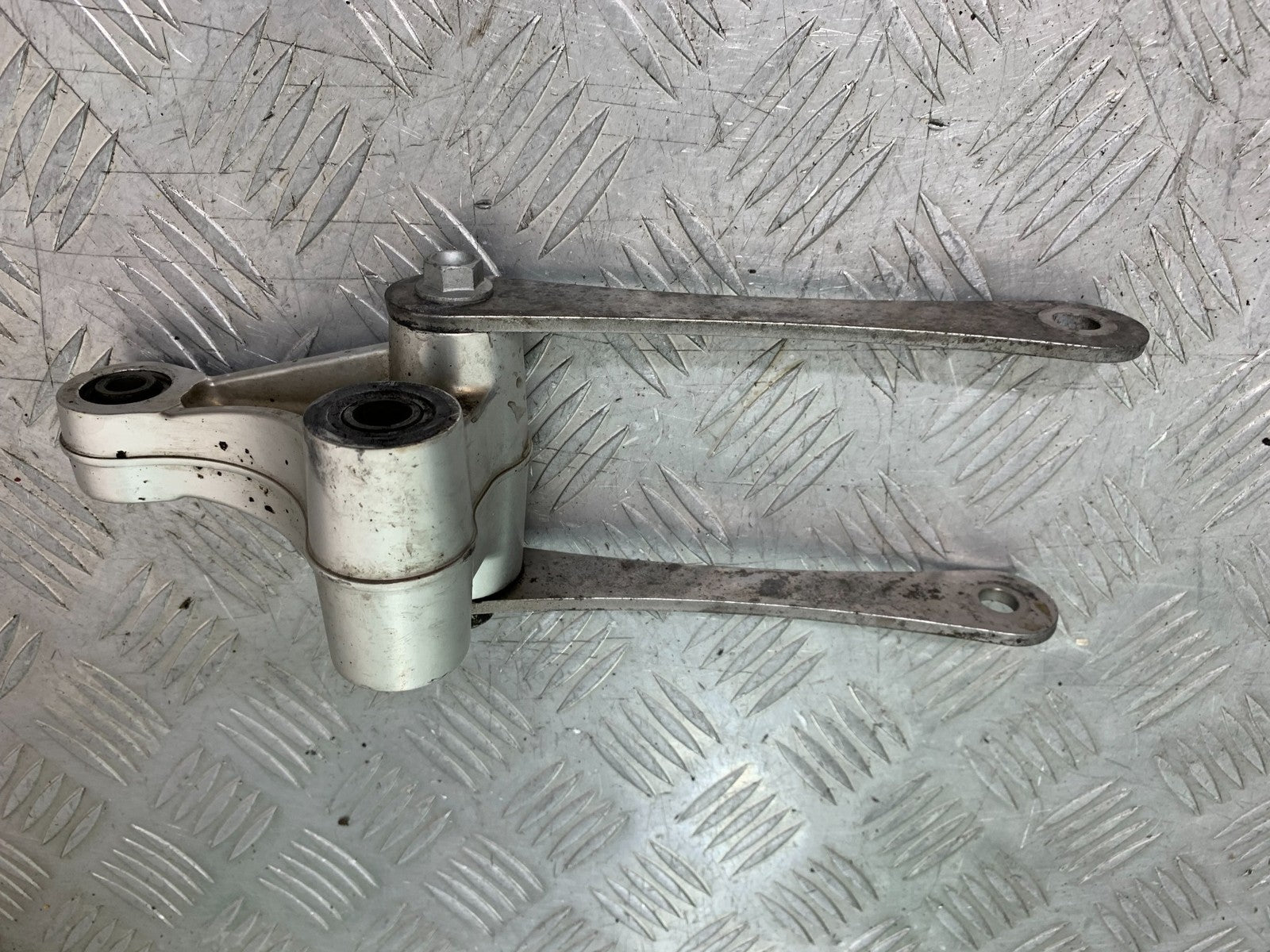 MV AGUSTA 675 F3 REAR SHOCK LINKAGE    YEAR 2012-2016 (CMB1302)