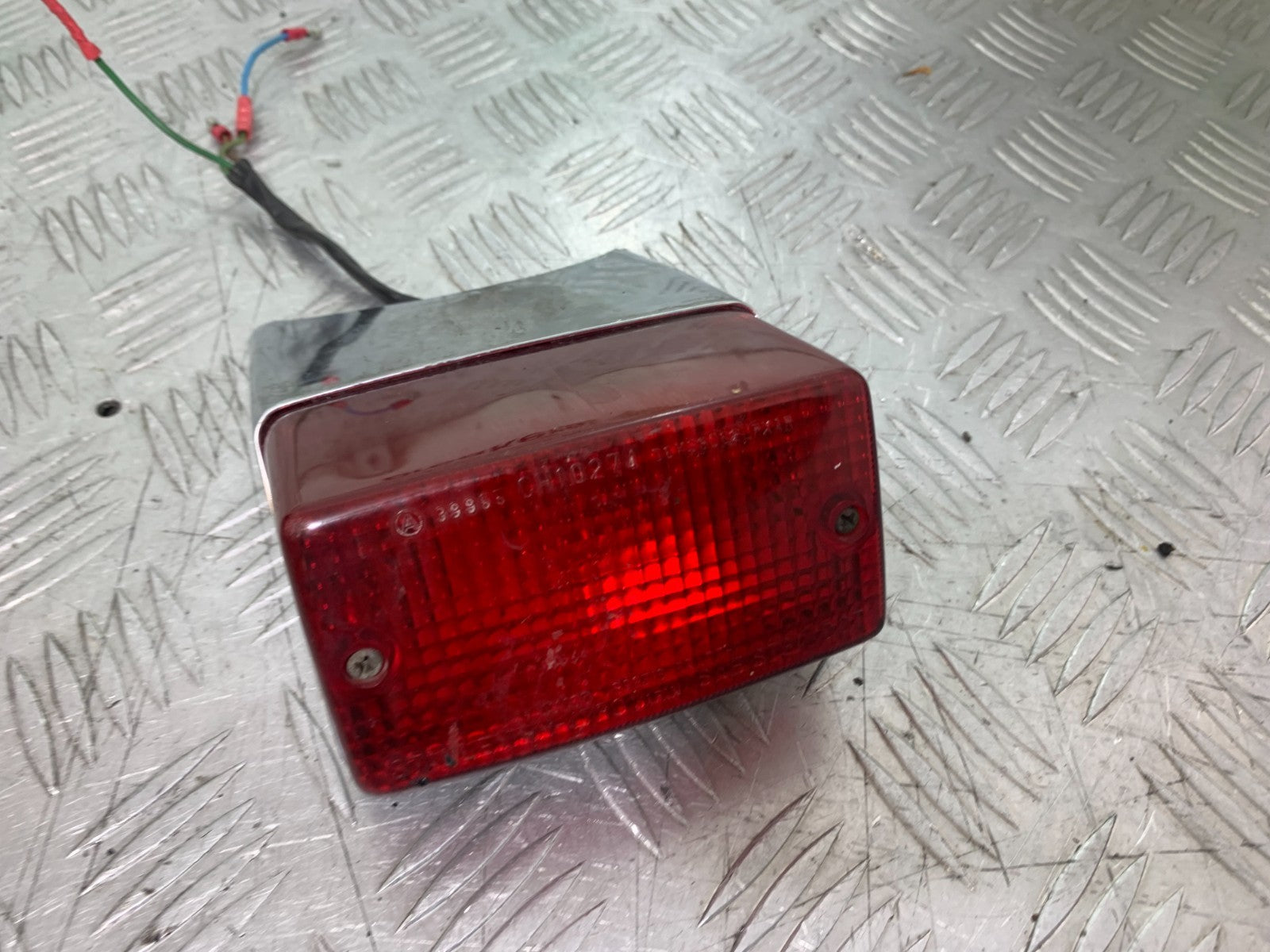 HONDA VT700 VT 700 SHADOW REAR LIGHT  YEAR 1984-85 (CMB1328)