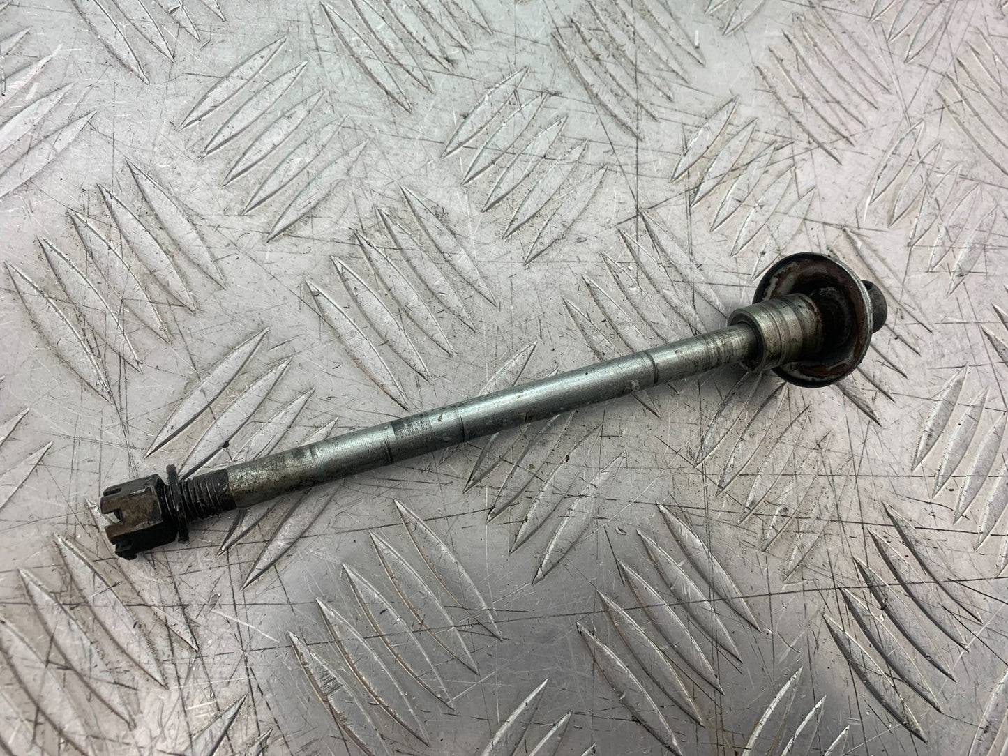 SUZUKI GP100 GP 100 FRONT WHEEL SPINDLE  YEAR 1978-1988 (CMB1259)