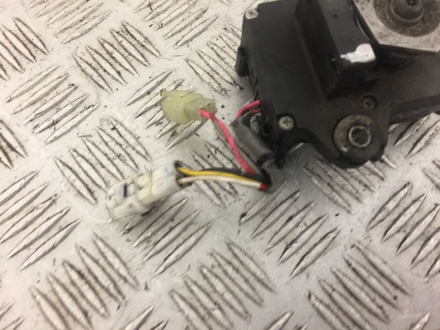 KAWASAKI Z1000 GGF ZR1000 (ABS) SERVO MOTOR YEAR 2016 (STOCK 504)