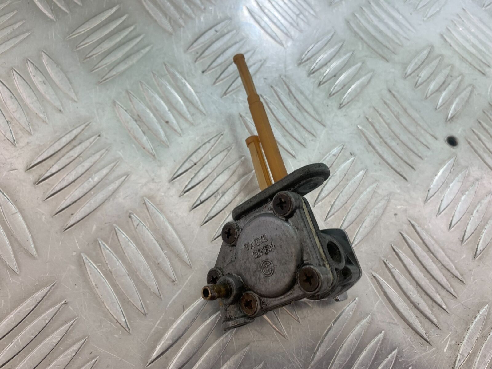 KAWASAKI ZR 750 ZEPHYR PETROL TAP  YEAR 1991-95 (CMB1008)