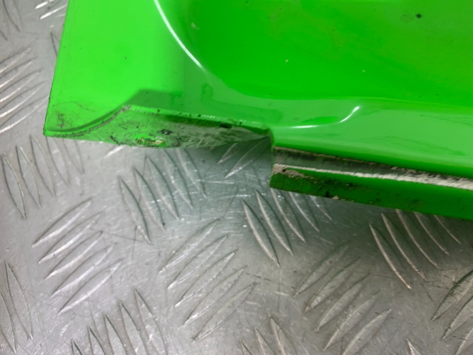 KAWASAKI ZX9R ZX9 E1 UNDERTRAY  YEAR 2000-01 (CMB1171)