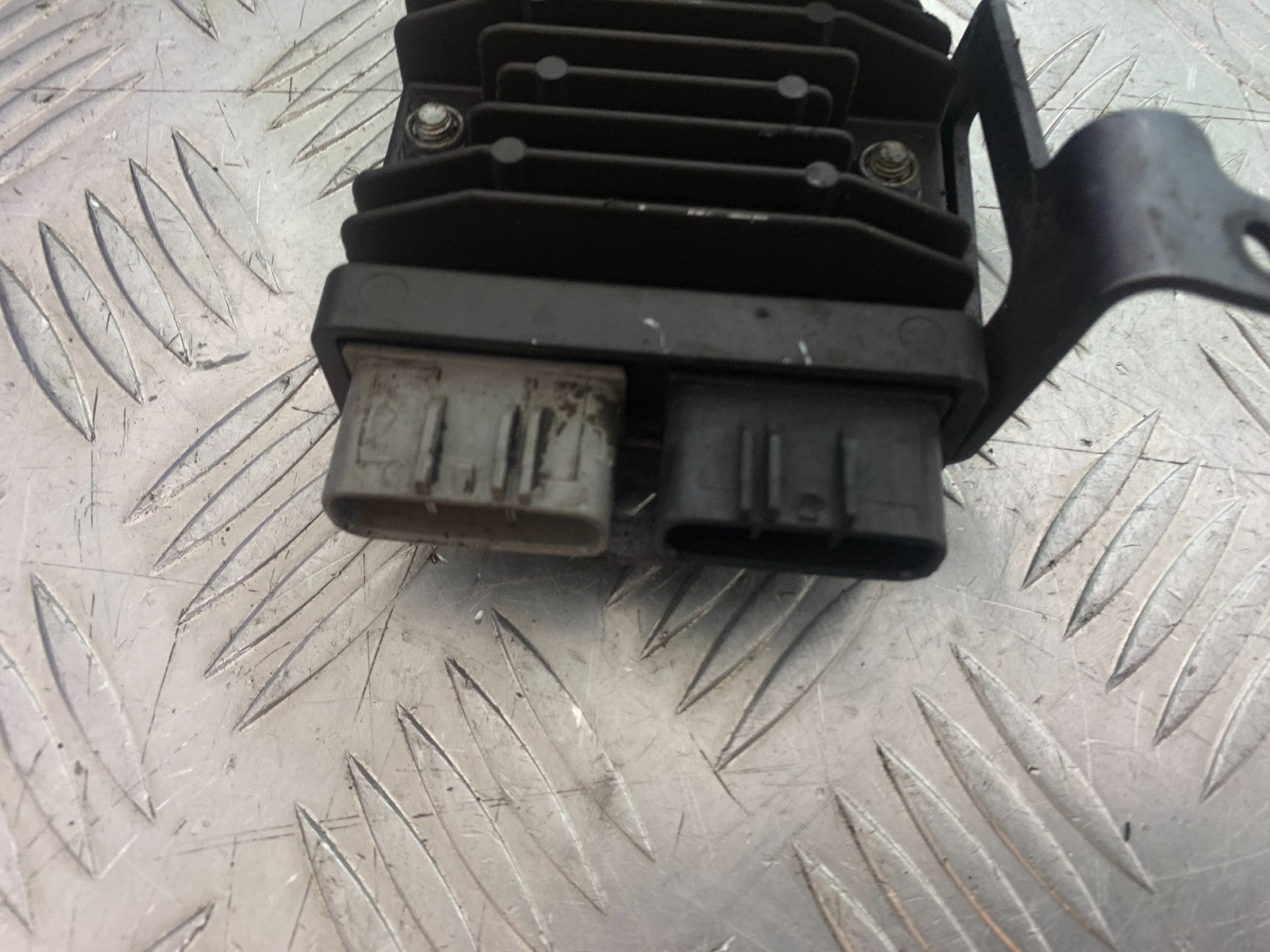 TRIUMPH 675 STREET TRIPLE REGULATOR   2013-2016 (CMB1186)