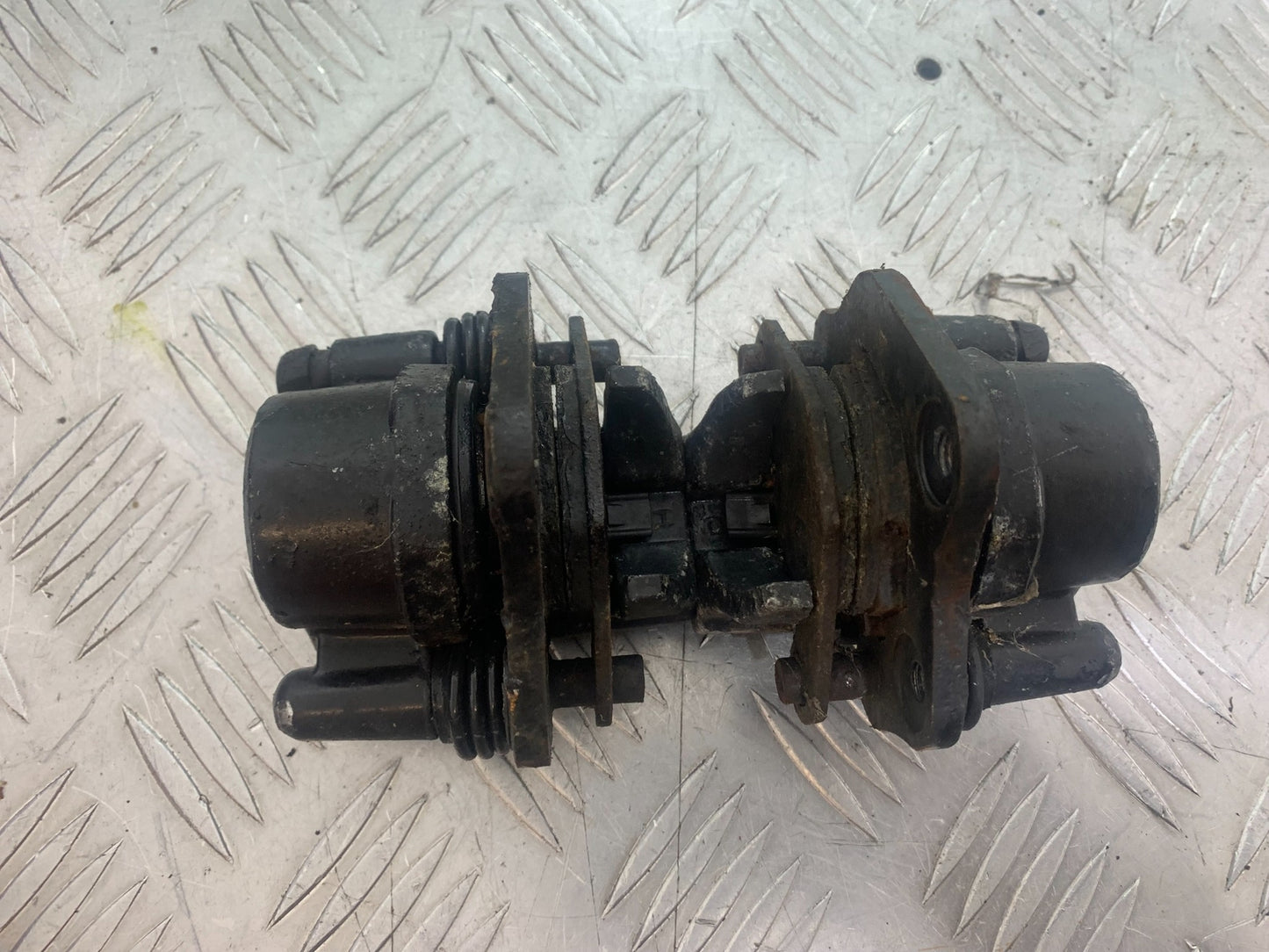 KAWASAKI GT550 GT 550 FRONT BRAKE CALIPERS  YEAR 1984-87 (CMB1141)